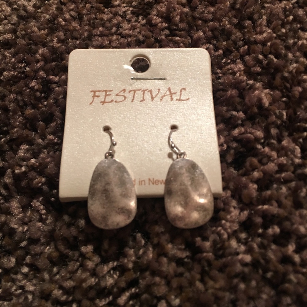 Dangle earrings